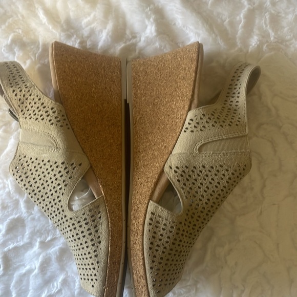 Earth Tan Sandals - Picture 6 of 8